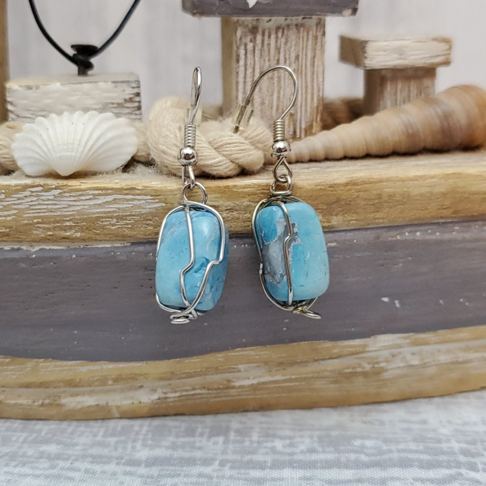 Earings : Handmade Turquoise Blue Dangle Drop Earrings